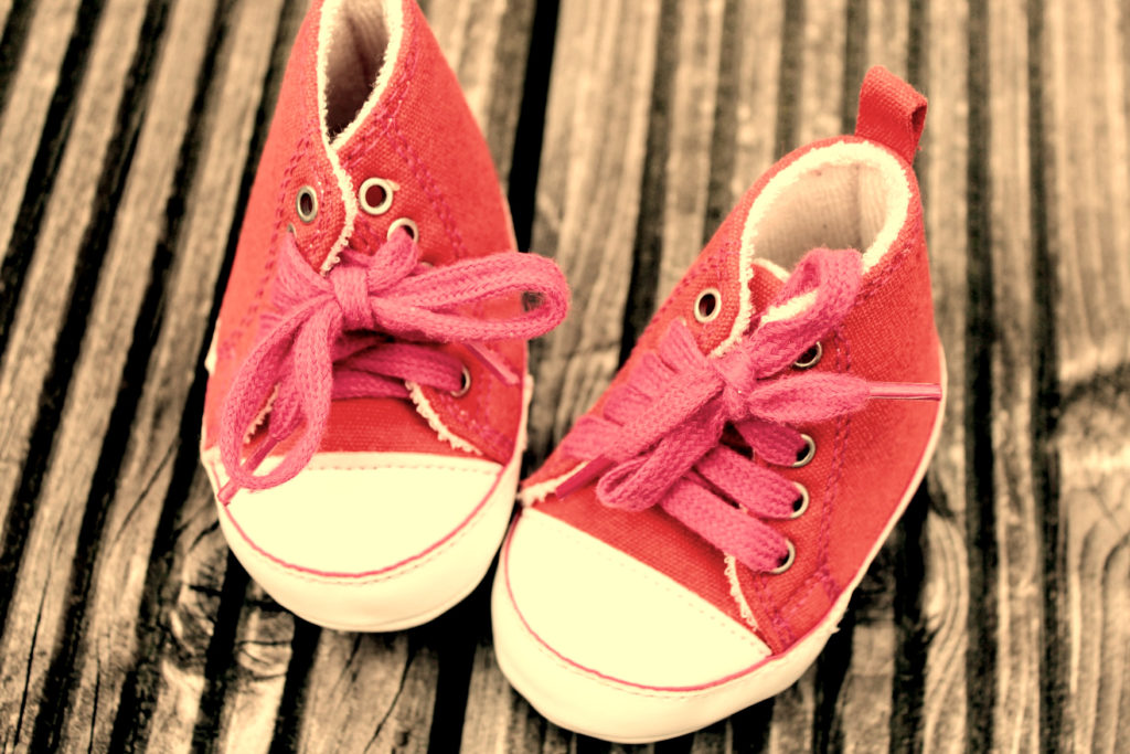 Выбор материала детской обуви: ткань